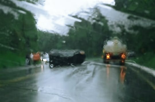 Virmond: VeÃ­culo VW/Saveiro sai da pista e tomba na BR 277