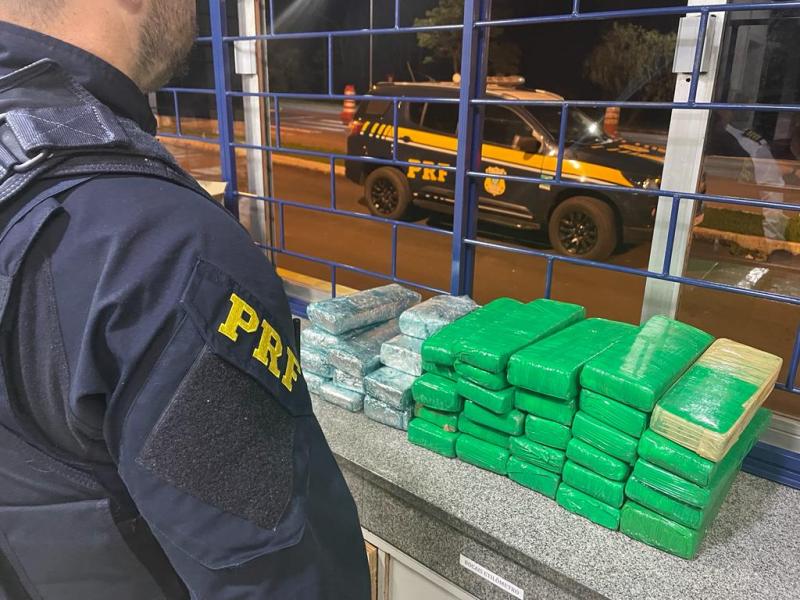 Irati: PRF apreende duas mochilas com maconha em Ã´nibus que trafegava na BR 277