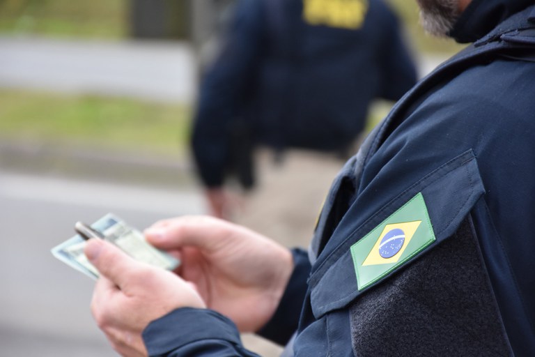Motocicleta com mais de R$ 70 mil em multas Ã© apreendida pela PRF no ParanÃ¡