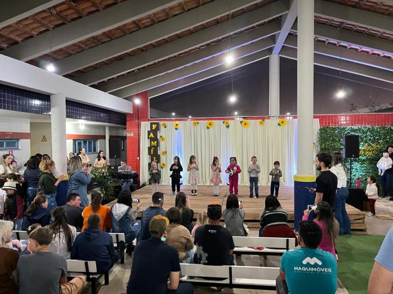 CMEI Pequenos Anjos realizou na sexta-feira a Festa da FamÃ­lia