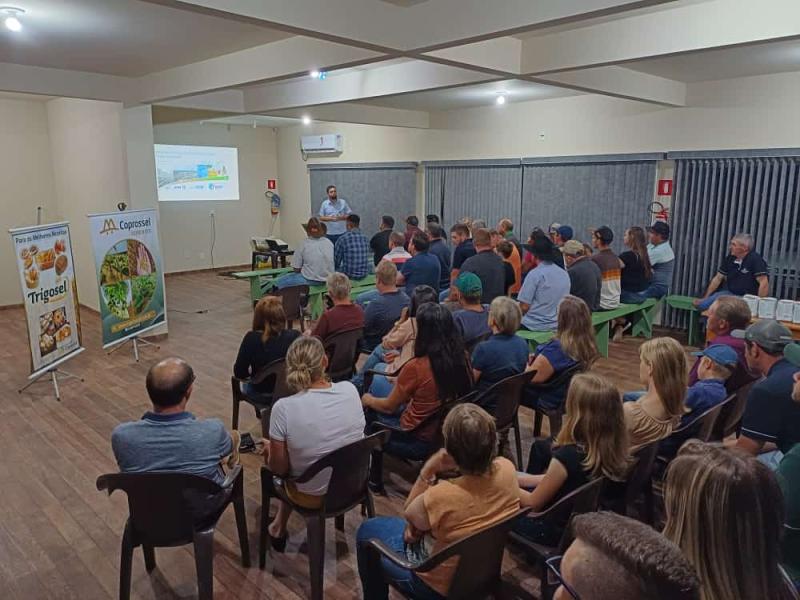 RaÃ§Ãµes Coprossel â€“ SoluÃ§Ãµes para a agropecuÃ¡ria, esse foi o tema da reuniÃ£o com produtores em Virmond