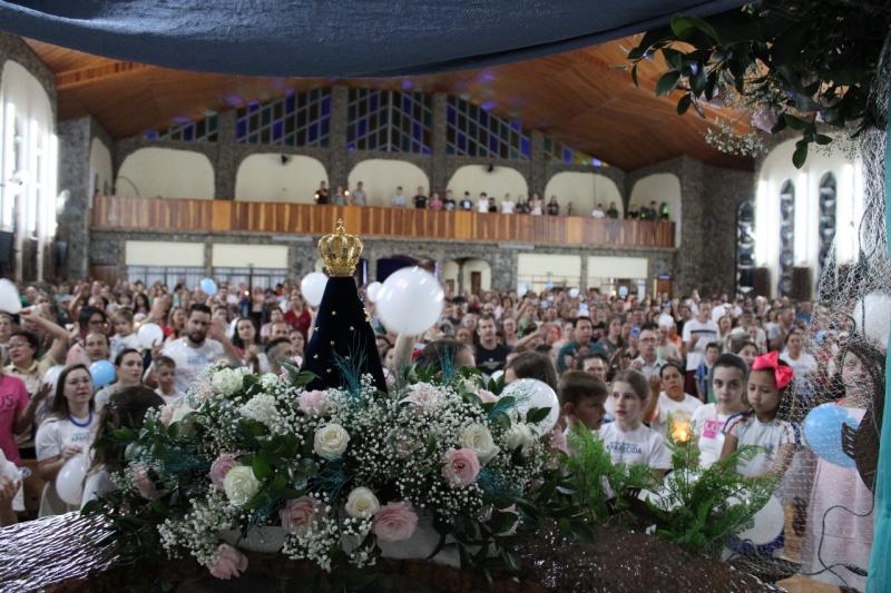 Centenas de FiÃ©is participaram da Acolhida da Imagem Peregrina de Nossa Senhora Aparecida em Laranjeiras do Sul