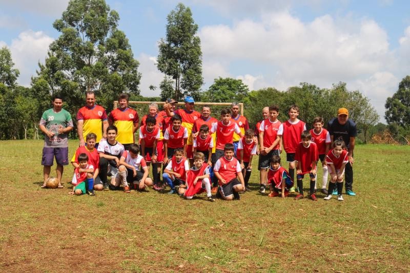 Duelo no Futebol entre VÃ´s x Netos termina empatado no 8 de Junho 