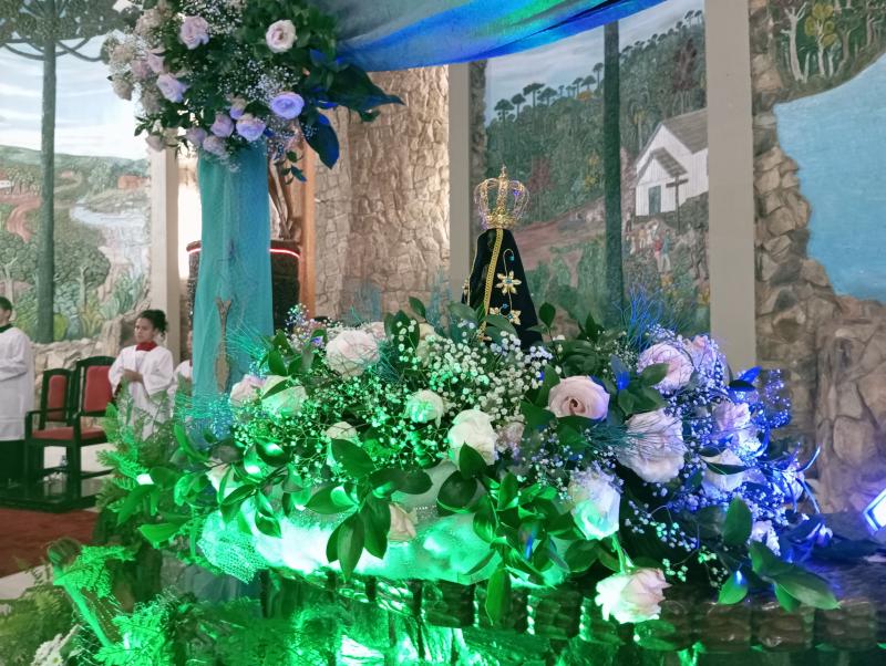 2Âº dia da Novena de Nossa Senhora Aparecida em Laranjeiras do Sul teve benÃ§Ã£o para as crianÃ§as