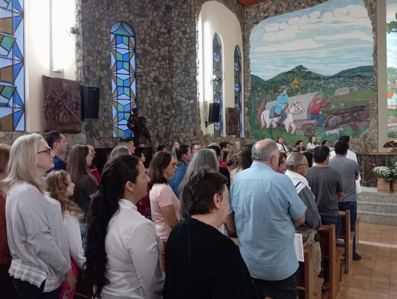 Missa dos Romeiros em Laranjeiras do Sul levou centenas de devotos ao SantuÃ¡rio