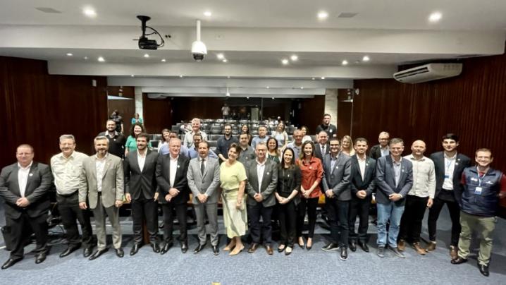 Deputados estaduais participam de FÃ³rum do Grupo de Trabalho de EducaÃ§Ã£o PolÃ­tica das cooperativas