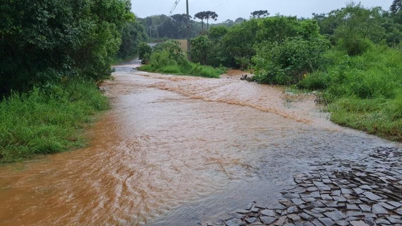 LS: Em funÃ§Ã£o das chuvas prefeito decreta cancelamento das aulas da Rede Municipal para o dia 01 de novembro