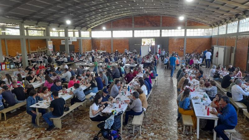 LS: Festa de Frei GalvÃ£o superou as expectativas e comercializou mais de 400 almoÃ§os