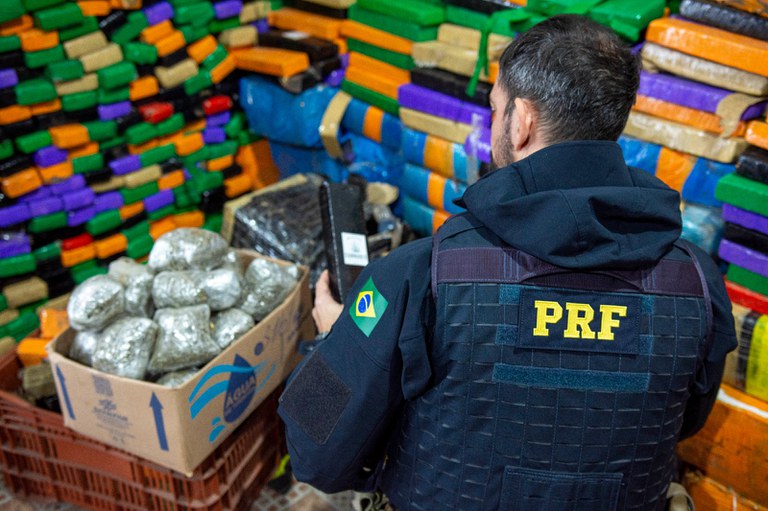 PRF no ParanÃ¡ bate recorde histÃ³rico em apreensÃ£o de maconha
