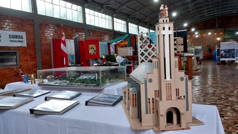 ExposiÃ§Ã£o HistÃ³rica dos 90 anos da ParÃ³quia SantÂ´Ana resgata memÃ³rias de Laranjeiras do Sul