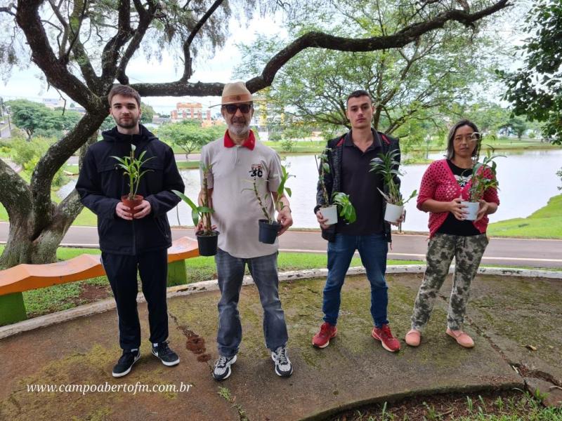 Jornal Correio do Povo realizou sábado plantação de mudas no lago I