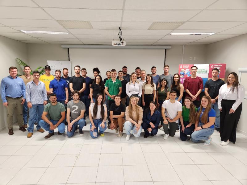 Sicredi Grandes Lagos promove o lanÃ§amento do primeiro ComitÃª Jovem da cooperativa no ParanÃ¡ 