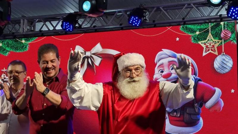 Natal de Laranjeiras 2023: abertura reÃºne famÃ­lias laranjeirenses na PraÃ§a Nogueira do Amaral