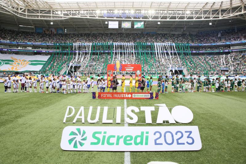 Sicredi em campo: instituiÃ§Ã£o financeira cooperativa reforÃ§a parceria estratÃ©gica no futebol