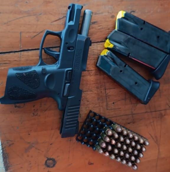 RBI: PolÃ­cia Civil prende homem por porte ilegal de de arma de fogo de uso restrito