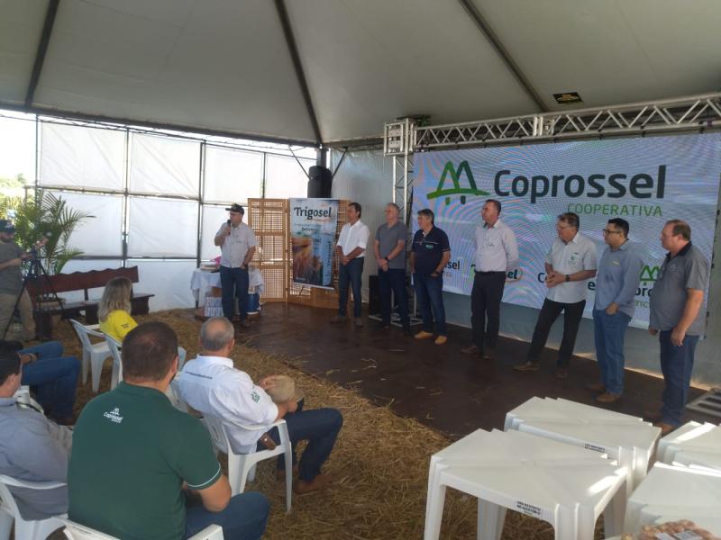 ComeÃ§ou o dia de Campo Coprossel no Centro de Eventos de Laranjeiras do Sul