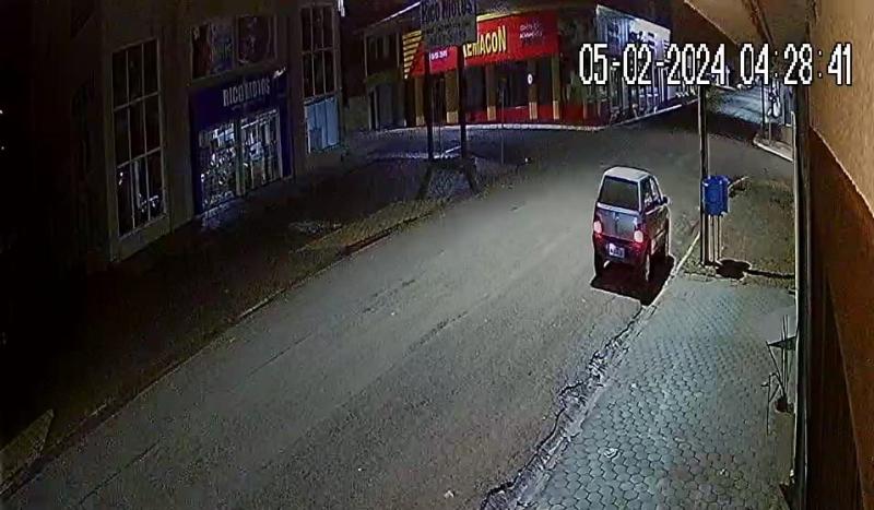 LS: LadrÃµes furtam 5 motosserras de loja de concertos no centro