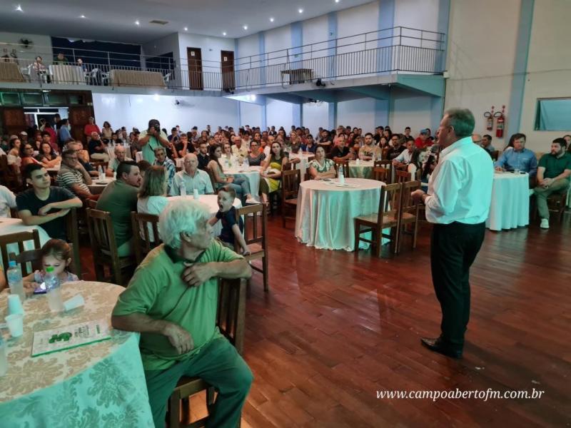 Associados Sicredi lotam Iguaçu tênis Clube na noite de quarta-feira em assembleia da agencia Marechal Rondon