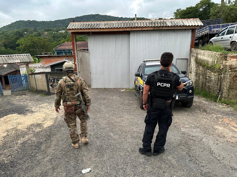 PRF e PCPR prendem 12 pessoas e desmantelam organizaÃ§Ã£o ligada a saques de cargas no ParanÃ¡