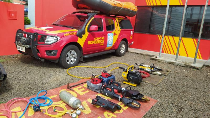 LS: Corpo de Bombeiros de  recebe Materiais de Salvamentos Veicular de Ãºltima geraÃ§Ã£o