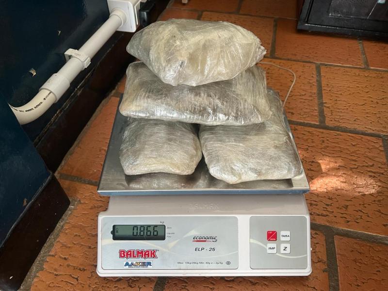 LS: PRF apreende quase 1 quilo de maconha na BR 277 