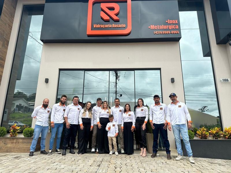 MetalÃºrgica e VidraÃ§aria RosÃ¡rio comemora 3 anos em Laranjeiras do Sul. 