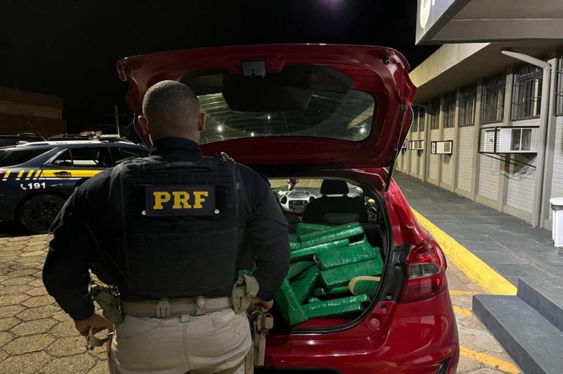 Guarapuava: Casal Ã© preso  na BR 277 transportando 124 quilos de maconha