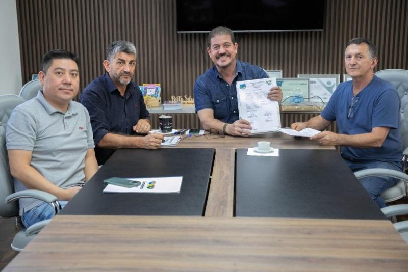 LS: Prefeitura entrega ordem de serviÃ§o para o inÃ­cio de novas obras de pavimentaÃ§Ã£o 