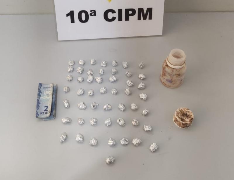 LS: Maior e adolescente sÃ£o flagrados com 50 pedras de crack