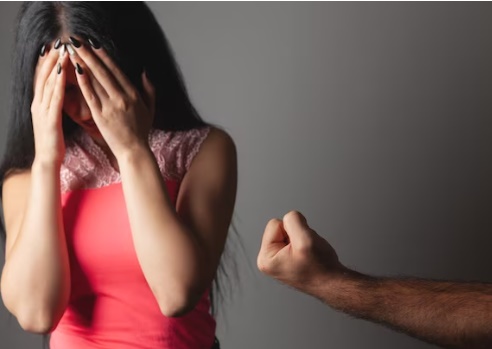 LS: Por ciÃºmes, homem agride a namorada e danifica seu veÃ­culo