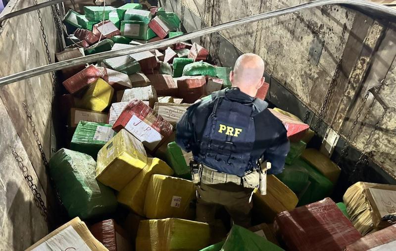 PolÃ­cia RodoviÃ¡ria Federal do ParanÃ¡ realiza a maior apreensÃ£o  de maconha do ano