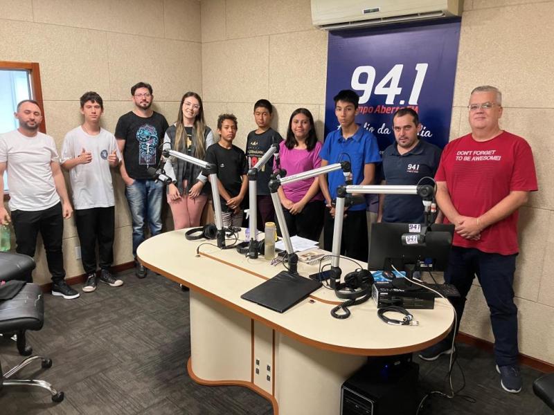 LS: Nesta quarta-feira, a RÃ¡dio Campo Aberto FM recebeu a 1Âª Turma do Projeto "Jovens Comunicadores" 