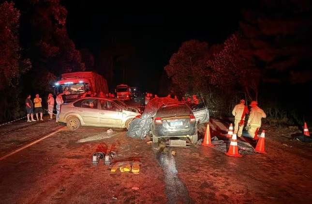 Pitanga: Quatro pessoas morrem em acidente entre dois carros na PR-466