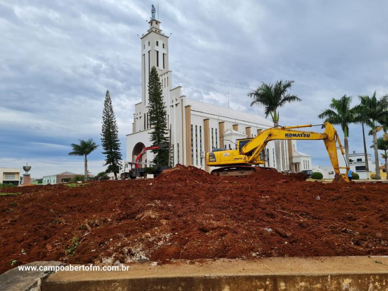 Paróquia Sant'Ana de Laranjeiras do Sul iniciou as obras de Revitalização da Praça da Igreja Matriz