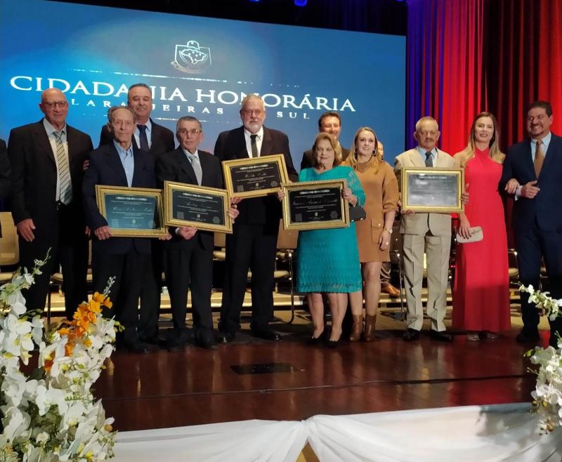 Laranjeirenses recebem tÃ­tulo de CidadÃ£o HonorÃ¡rio 
