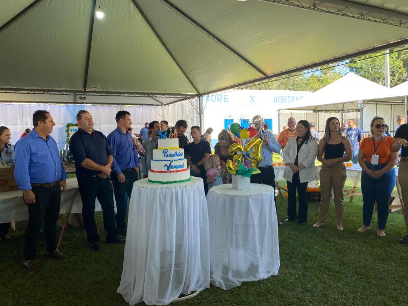 Celebração de Aniversário dos 34 anos em Virmond teve o Corte do Bolo e Parabéns