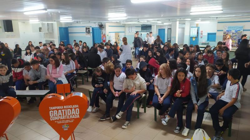 LS: ColÃ©gio Estadual Professor Gildo AluÃ­sio Schuck encerra Projeto Tampinha Reciclada, GratidÃ£o Compartilhada