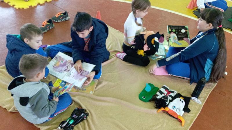 Projeto "Viajando na ImaginaÃ§Ã£o" Encanta Alunos na Escola Municipal Dr. LeocÃ¡dio JosÃ© Correia