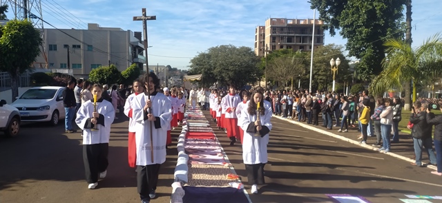 CelebraÃ§Ã£o de Corpus Christi em Laranjeiras do Sul acontece na PraÃ§a JosÃ© Nogueira do Amaral