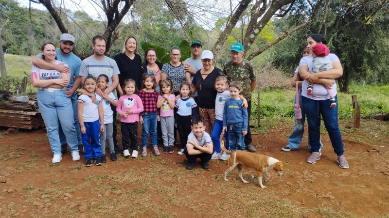 Professora Gracieli Schoroeder Castilho Lidera Projeto de Sustentabilidade na Escola LeocÃ¡dio JosÃ© Correia em PreparaÃ§Ã£o para o Agrinho 2024