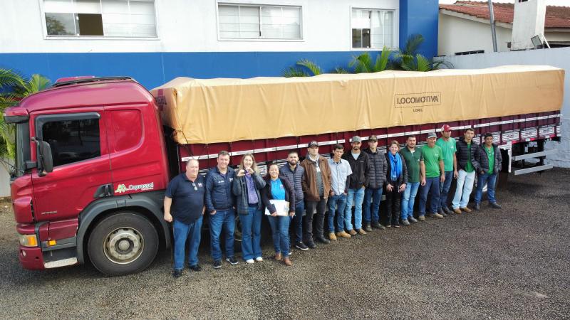 CaminhÃ£o carregado com os donativos da Campanha Cooperar com o Rio Grande segue hoje para Rocca Sales