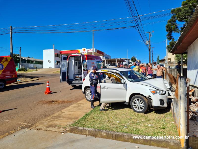 LS: Condutor tem mal sÃºbito e  bate carro em muro na Nogueira do Amaral 