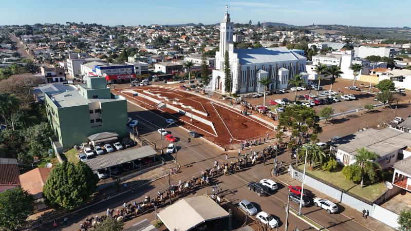 Chegada da Cavalgada com Santa Missa foi o ponto alto da programaÃ§Ã£o deste domingo da Festa de SantÂ´Ana