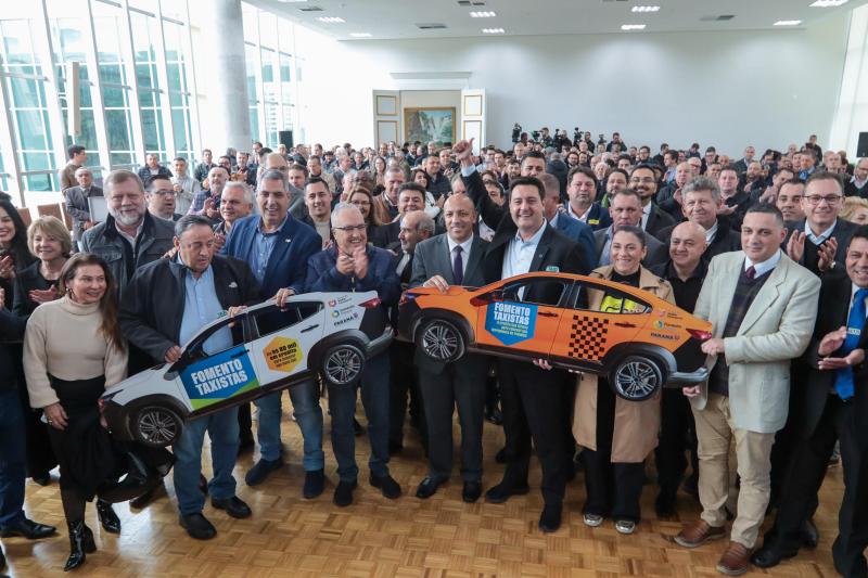 Governo do ParanÃ¡ abre linha de crÃ©dito com juros subsidiados para taxistas renovarem frota