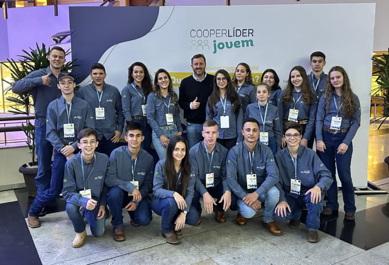 COPROSSEL - Palestra com o "DR. AGRO" abriu o evento CooperlÃ­der Jovem 2024