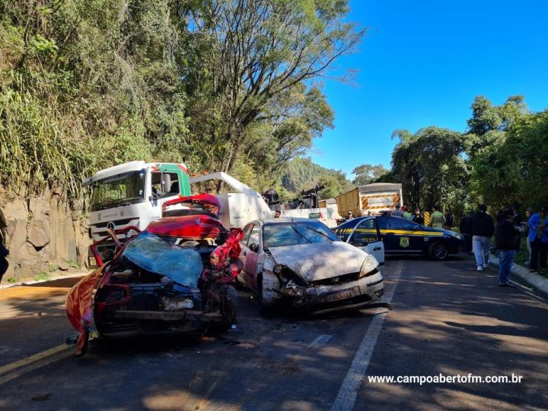 LS: Grave acidente deixa vitima presa Ã s ferragens e bloqueia BR 277