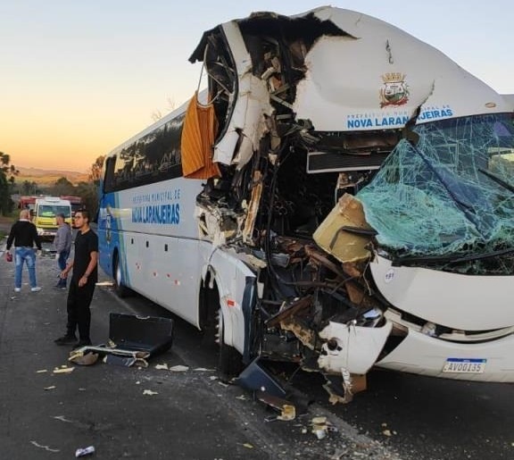 Ã”nibus do municÃ­pio de Nova Laranjeiras se envolve em acidente na BR 277