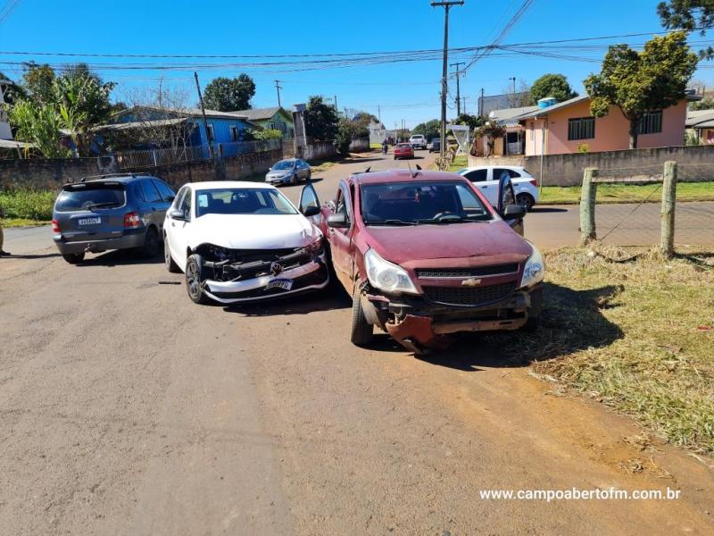 LS: ColisÃ£o entre veÃ­culos Ã© registrado na esquina da Eugenio Martins com Jorge Barreiros