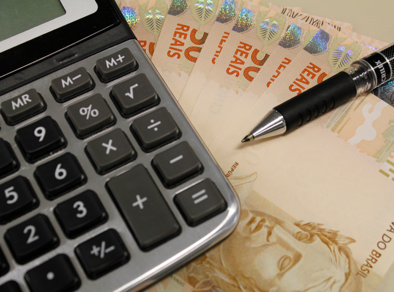 Receita abre consulta a novo lote do Imposto de Renda com 5,3 milhÃµes de restituiÃ§Ãµes