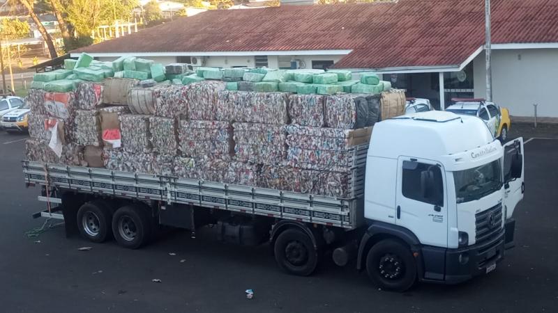 Cascavel: PolÃ­cia Federal e PolÃ­cia Militar apreendem caminhÃ£o com trÃªs toneladas de maconha